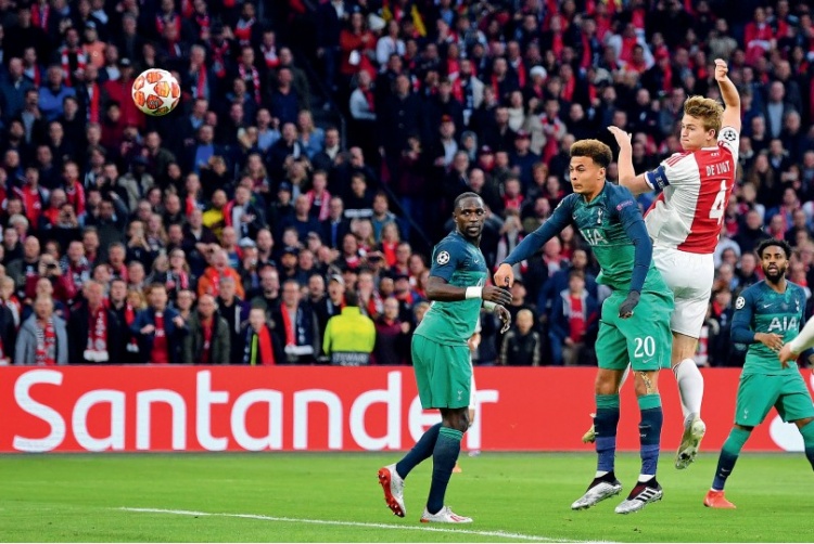 阿贾克斯破门战平热刺斩获关键分数